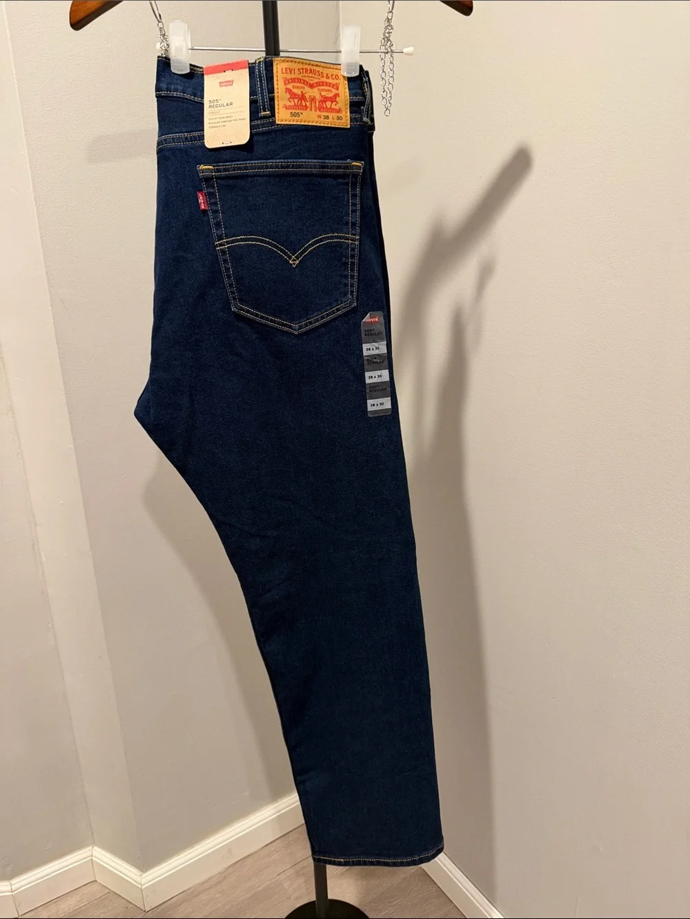 Levi's Men’s 505 Regular size waist 38 and length 30 Jeans in Dark Indigo